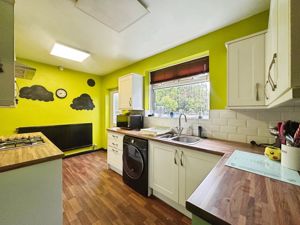 Kitchen- click for photo gallery